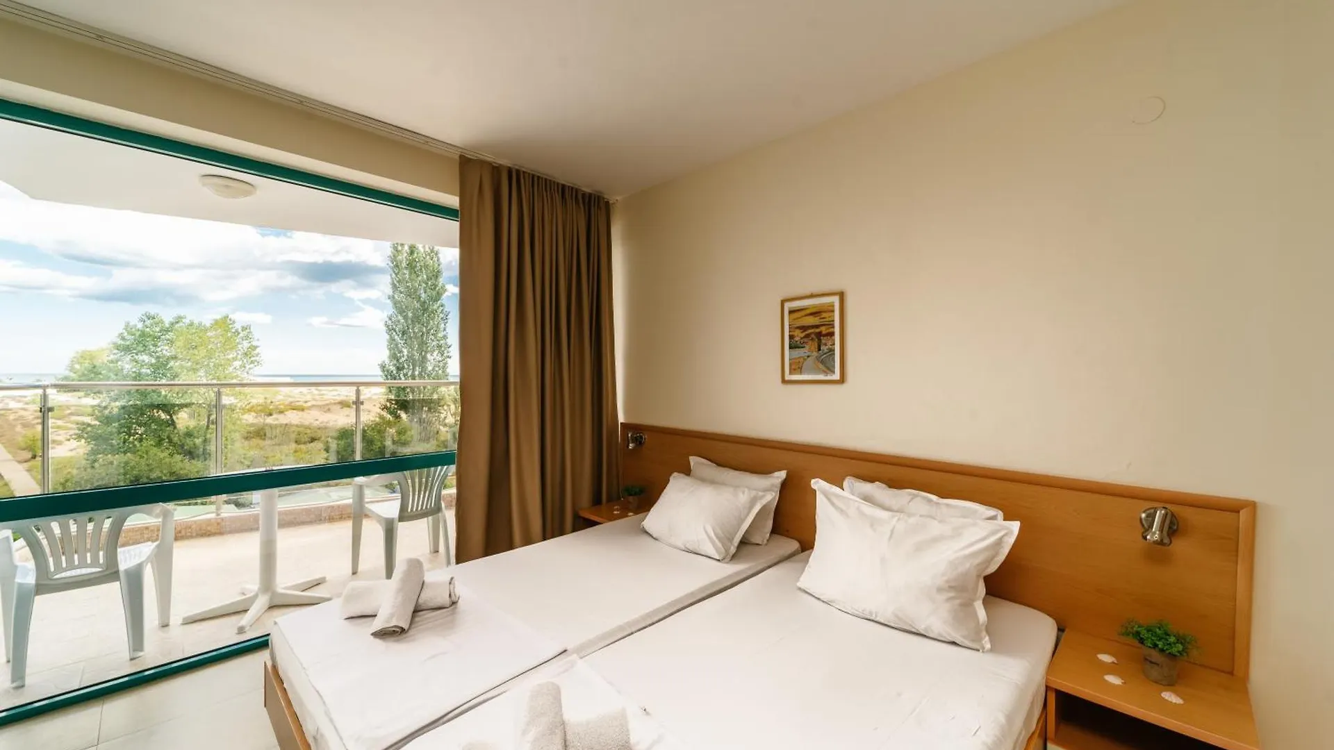Hotel Delfin Солнечный берег